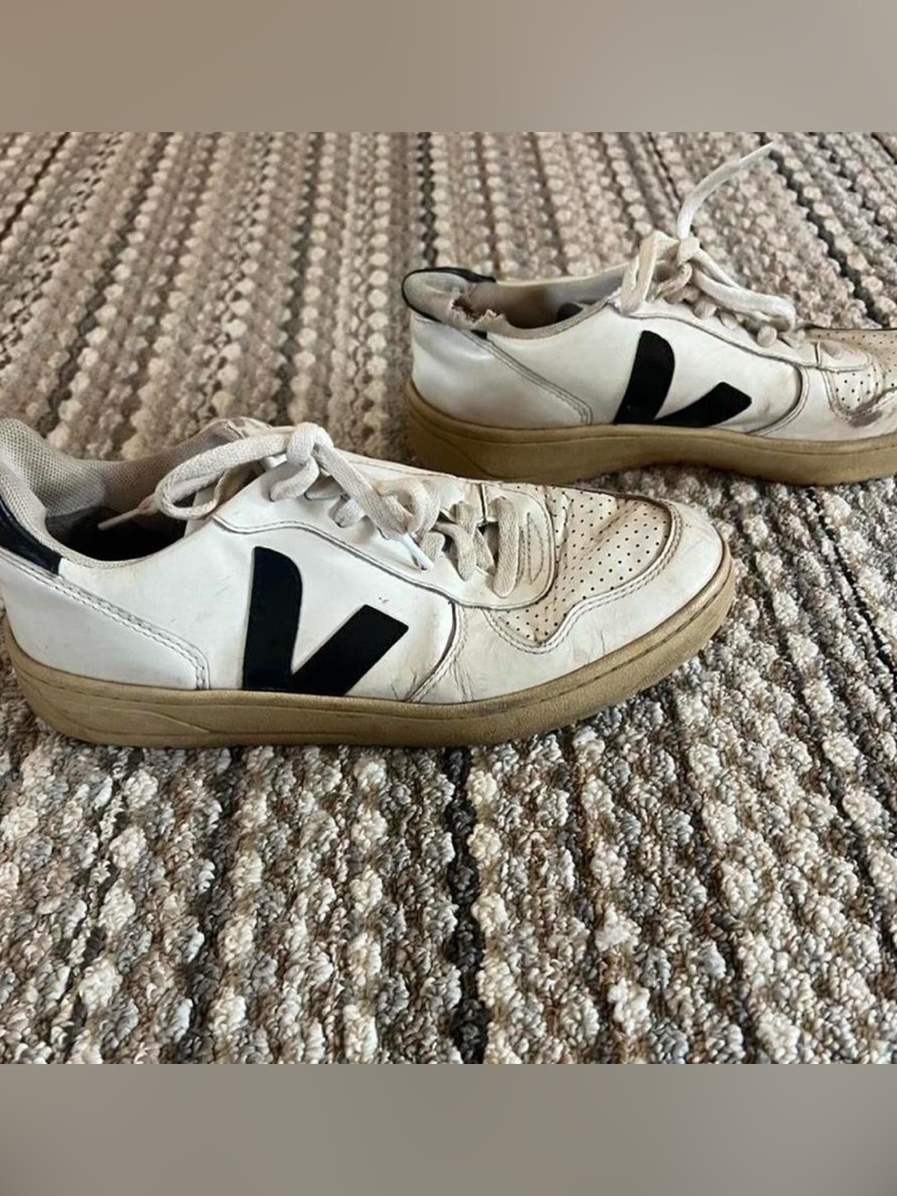 Black & White Veja V10 Sneakers
